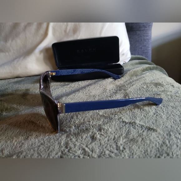 Sunglasses - Picture 2 of 5